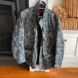 Hugo Boss men’s camouflage spring jacket size M .. like new